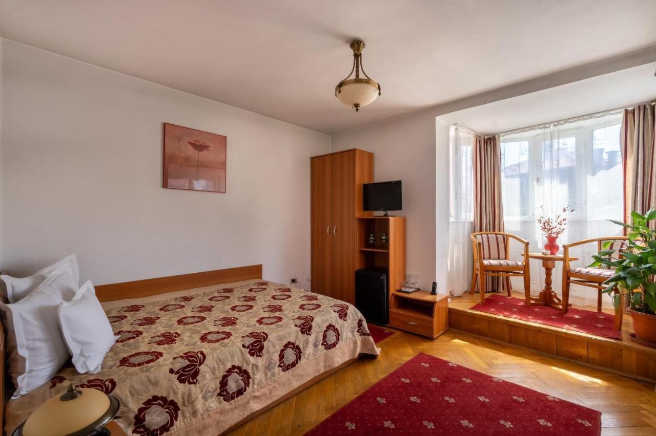 Villa-Hotel Escala Cluj-Napoca Esterno foto
