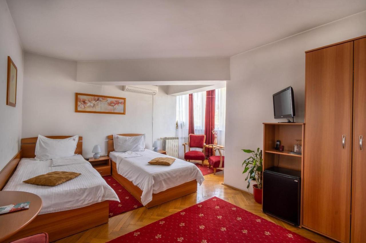 Villa-Hotel Escala Cluj-Napoca Esterno foto