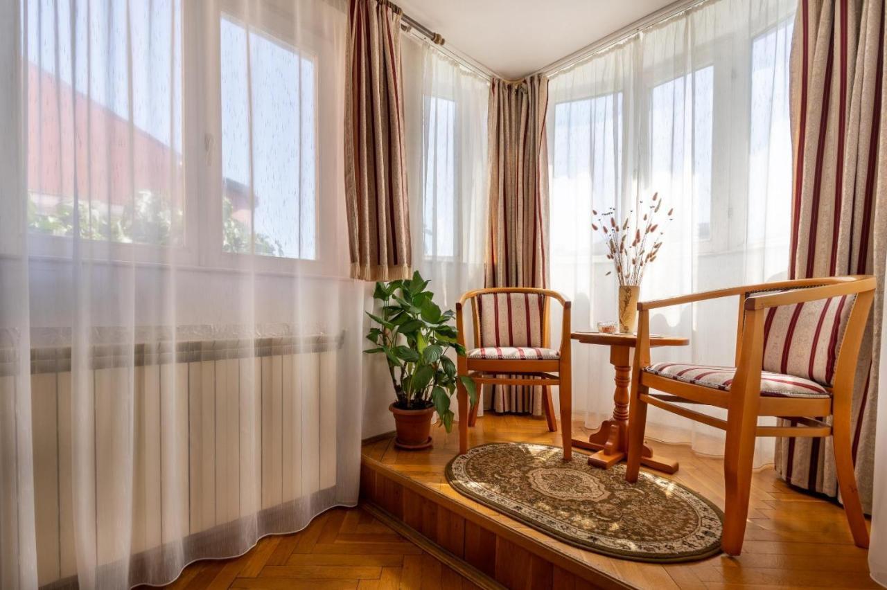 Villa-Hotel Escala Cluj-Napoca Esterno foto