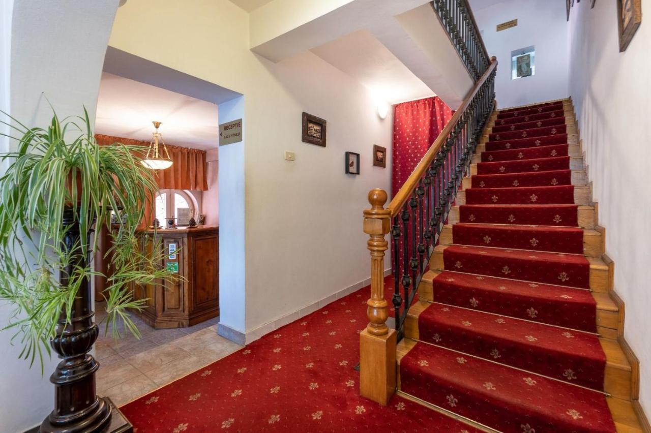 Villa-Hotel Escala Cluj-Napoca Esterno foto