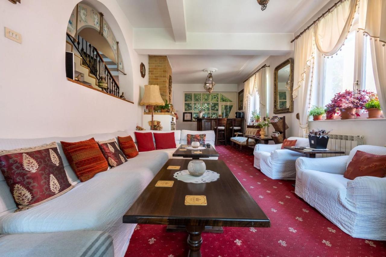 Villa-Hotel Escala Cluj-Napoca Esterno foto