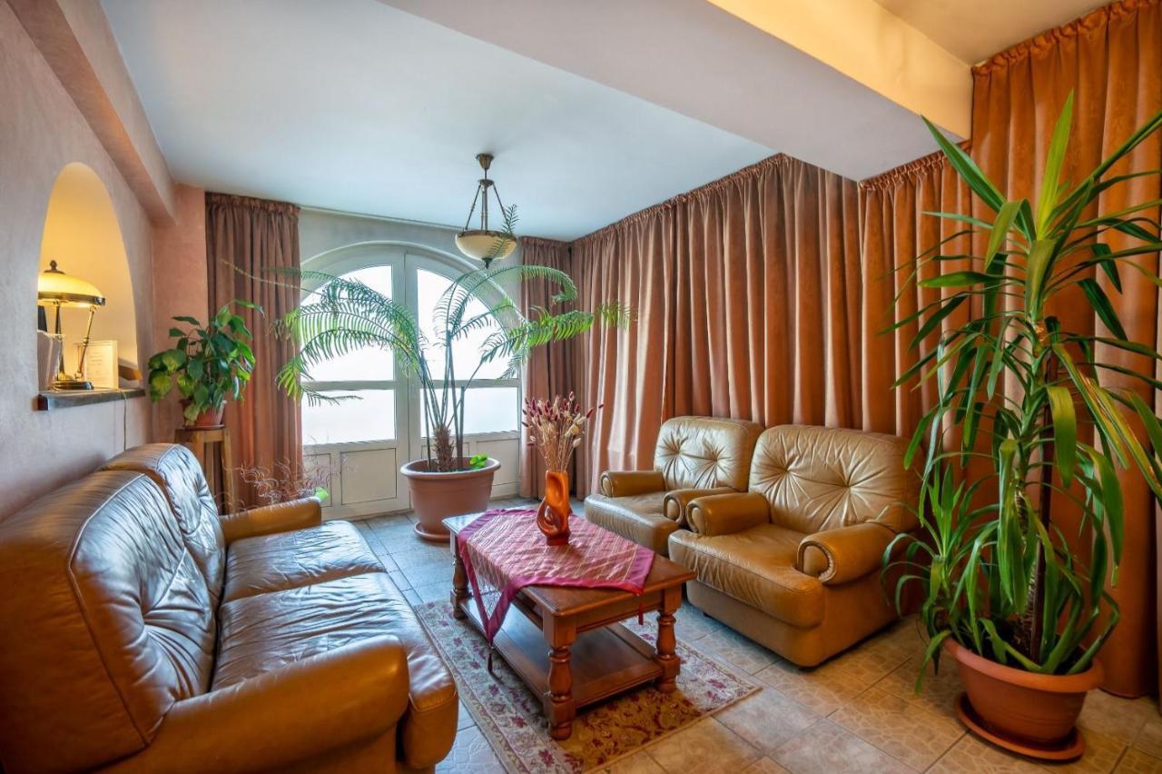 Villa-Hotel Escala Cluj-Napoca Esterno foto