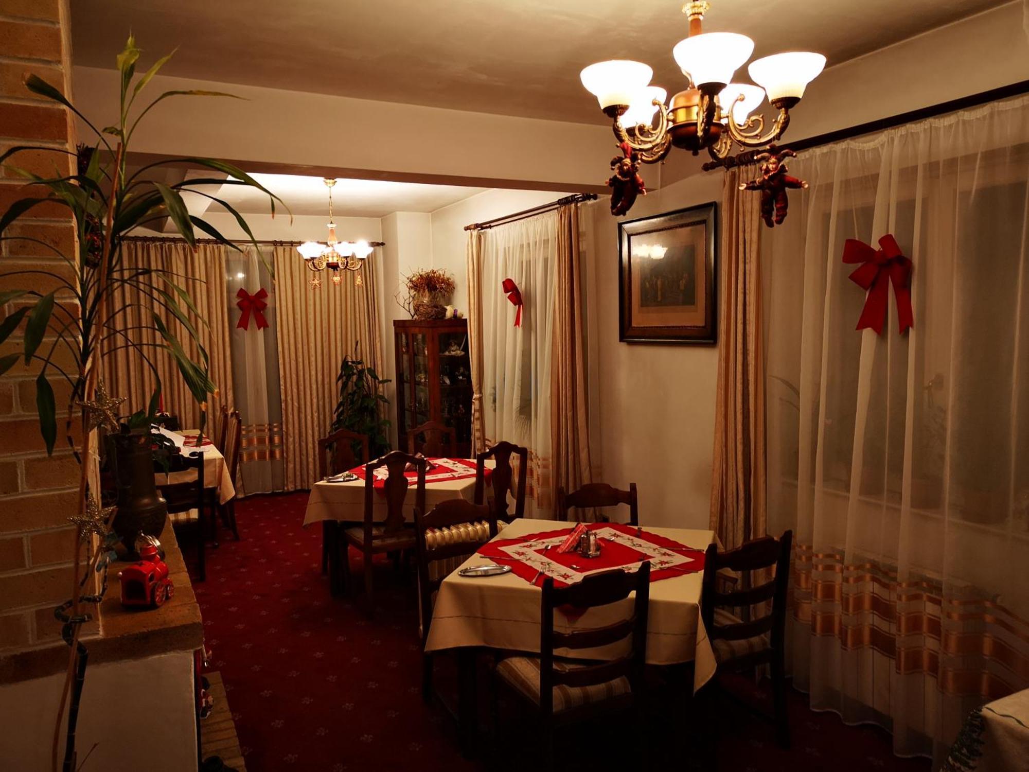 Villa-Hotel Escala Cluj-Napoca Esterno foto