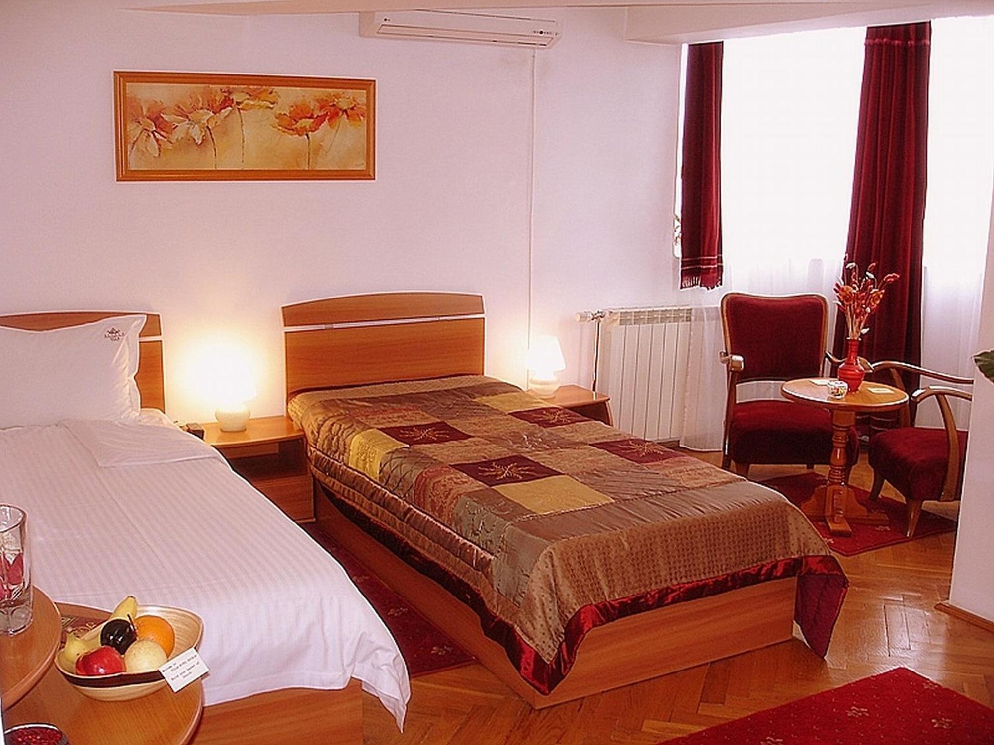 Villa-Hotel Escala Cluj-Napoca Esterno foto