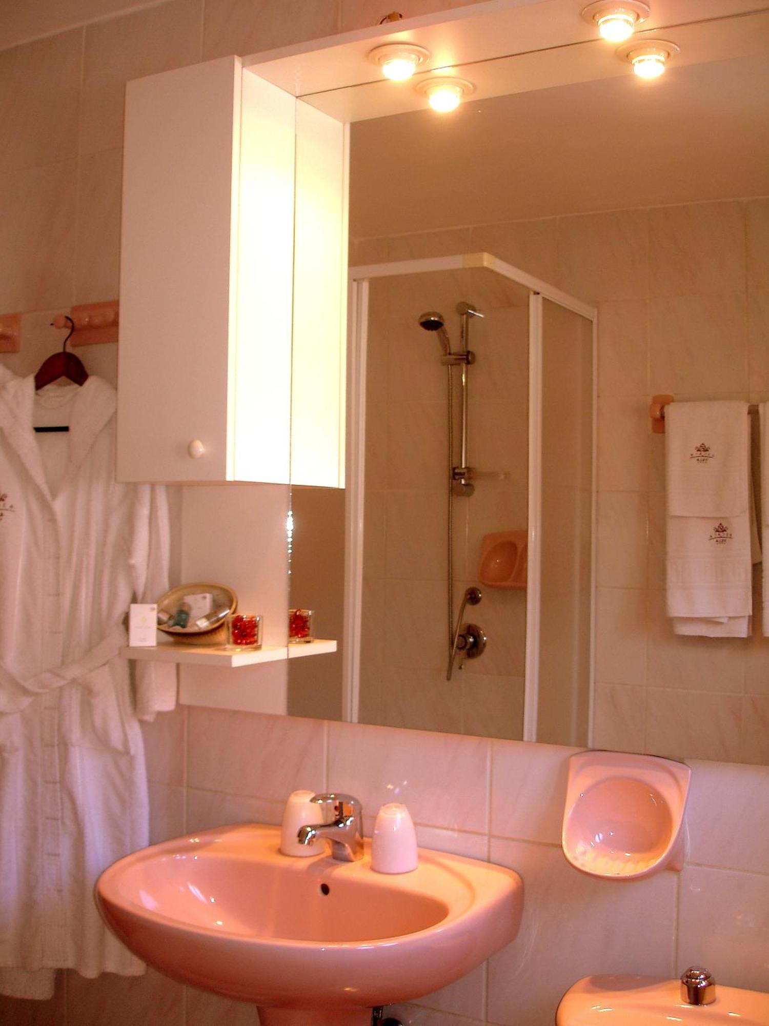 Villa-Hotel Escala Cluj-Napoca Esterno foto
