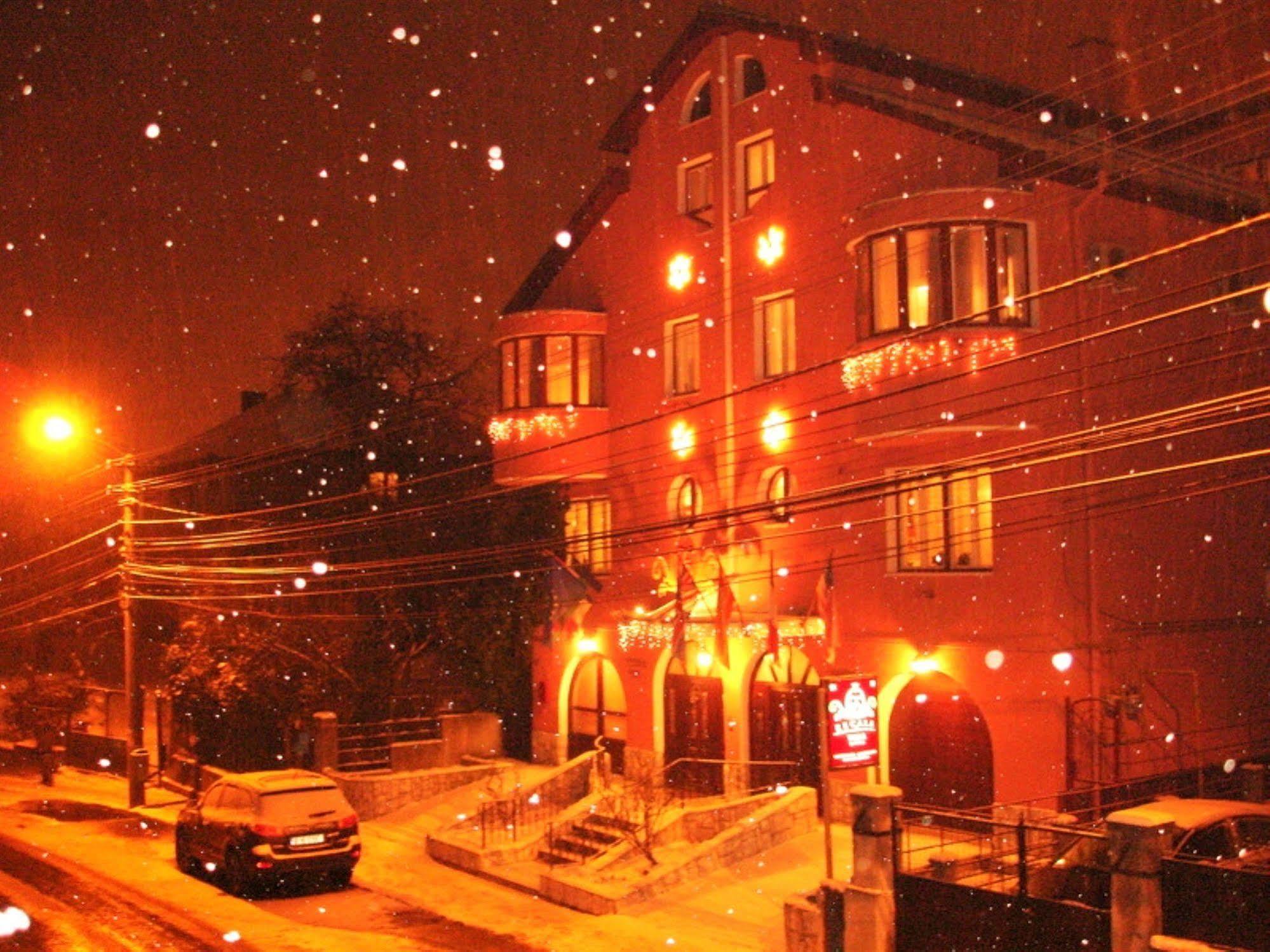 Villa-Hotel Escala Cluj-Napoca Esterno foto