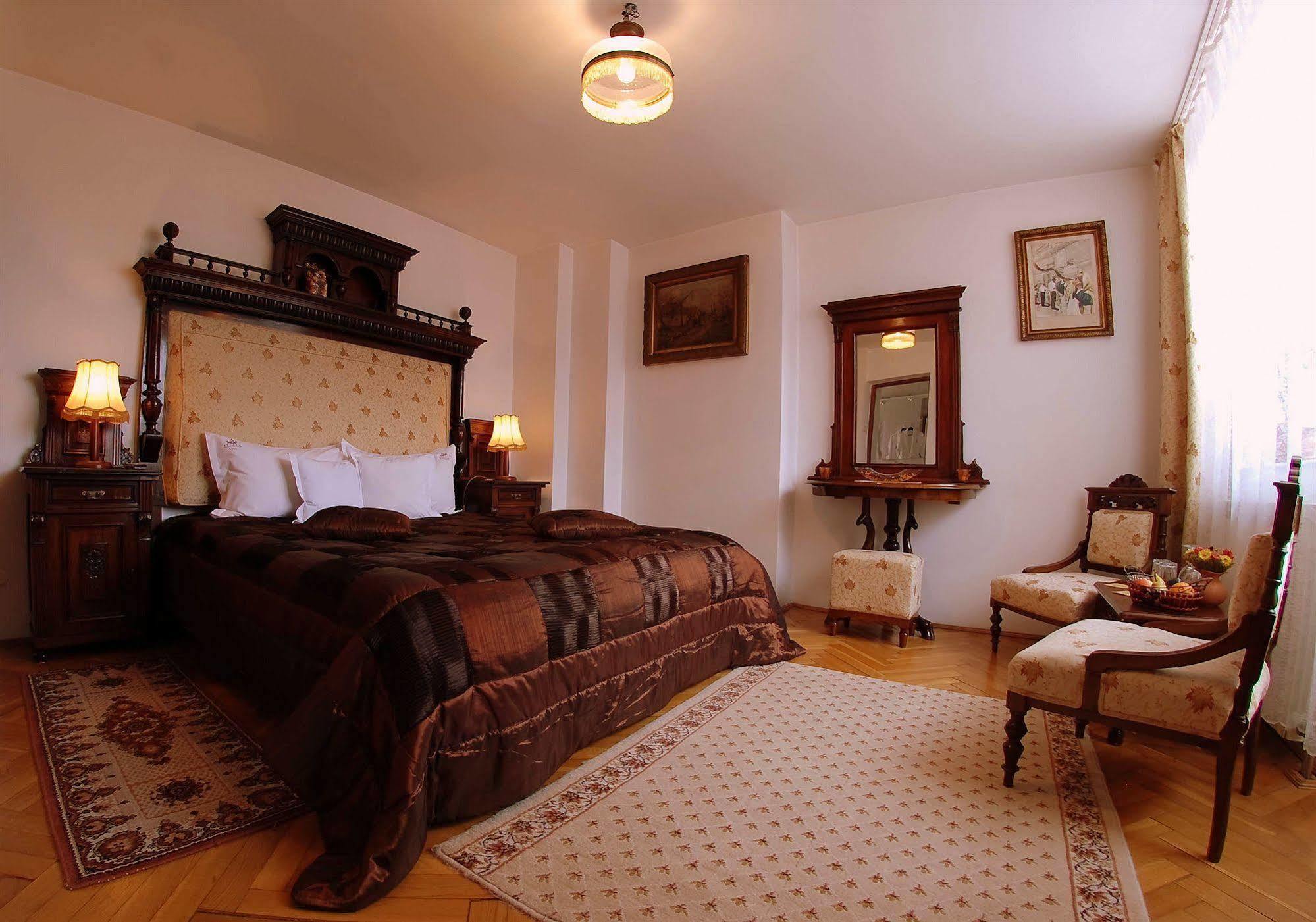 Villa-Hotel Escala Cluj-Napoca Esterno foto