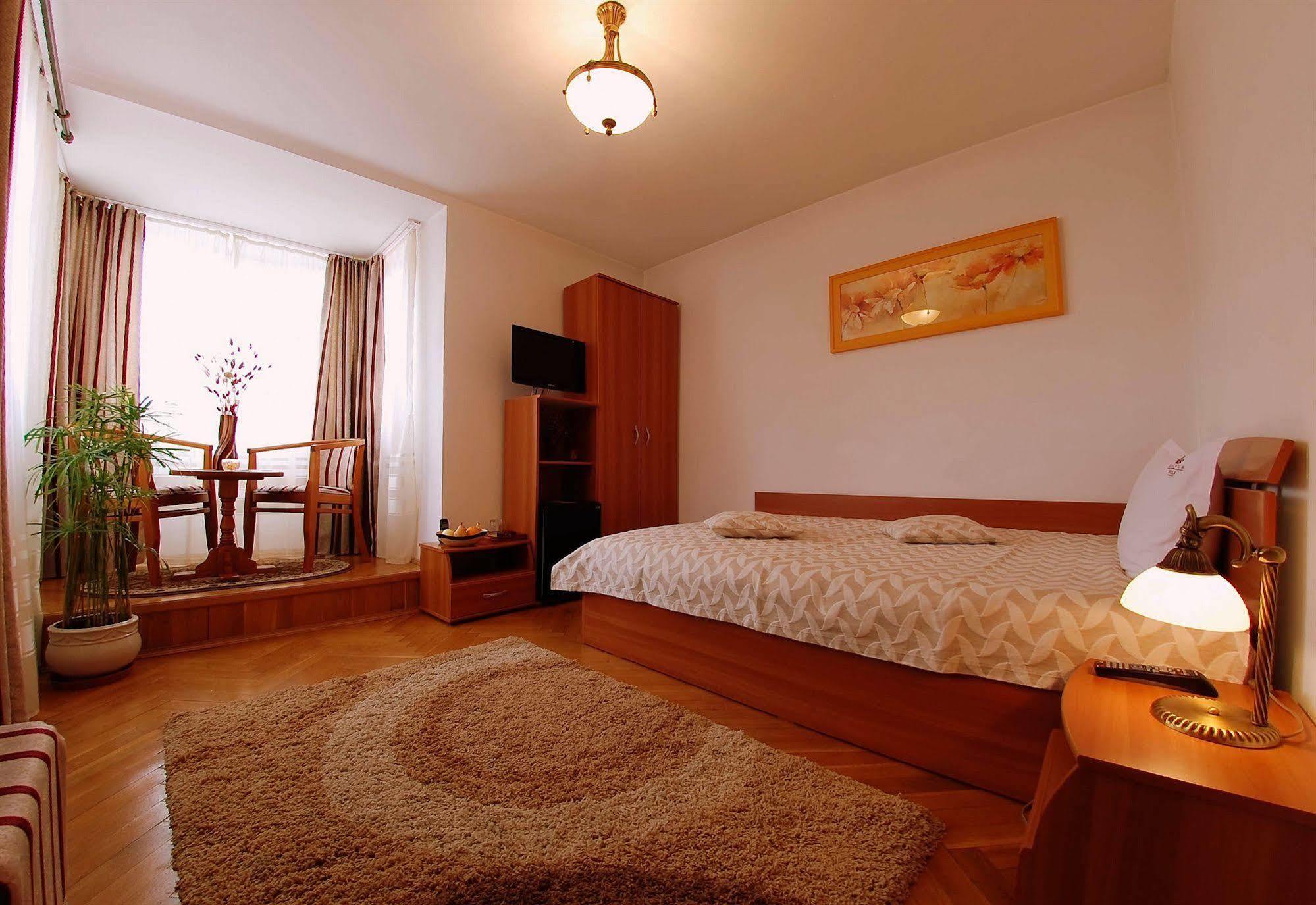 Villa-Hotel Escala Cluj-Napoca Esterno foto