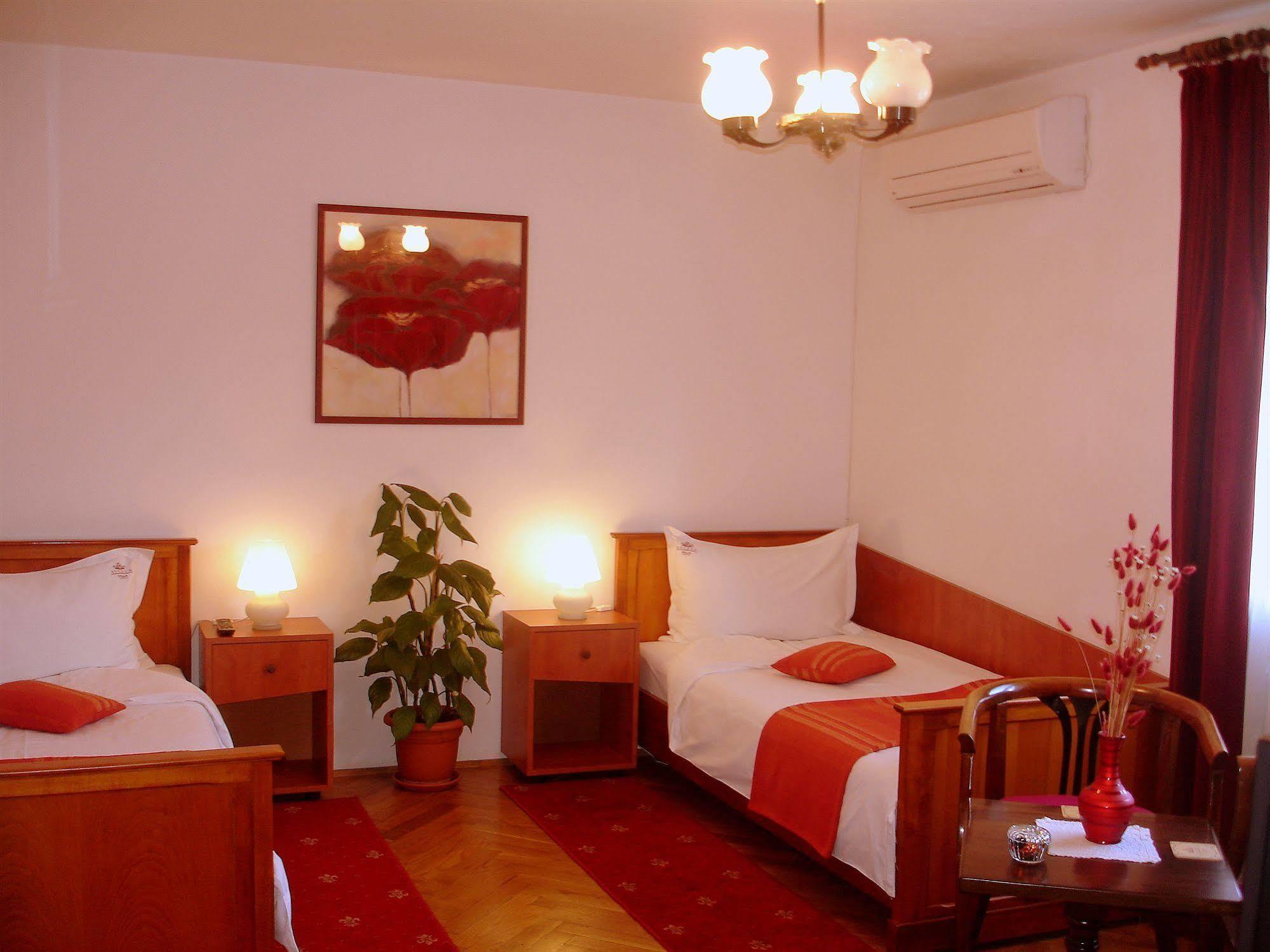 Villa-Hotel Escala Cluj-Napoca Esterno foto
